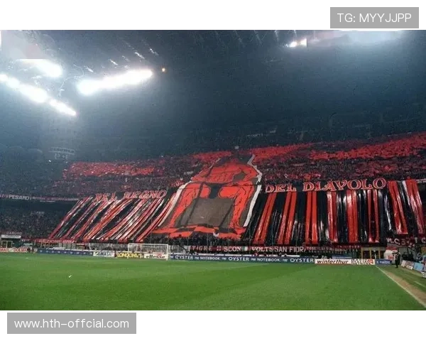 莱比锡球迷看台巨型TIFO致敬罗泽，赛后俱乐部官宣其下课